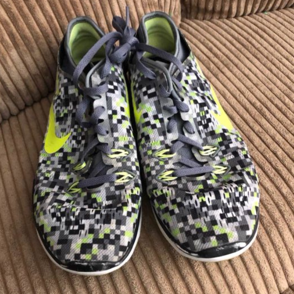 Women’s size 7 Nike free TR FIT 5